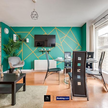 2 Bed House By Boyeilles Apartments Short Lets & Serviced Accommodation Belfast With Balcony & Free Parking Kültér fotó