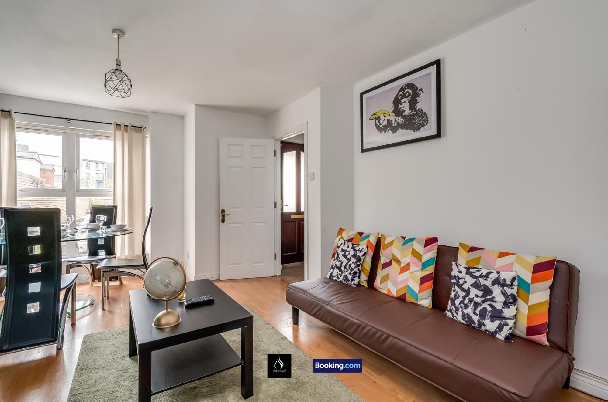 2 Bed House By Boyeilles Apartments Short Lets & Serviced Accommodation Belfast With Balcony & Free Parking Kültér fotó