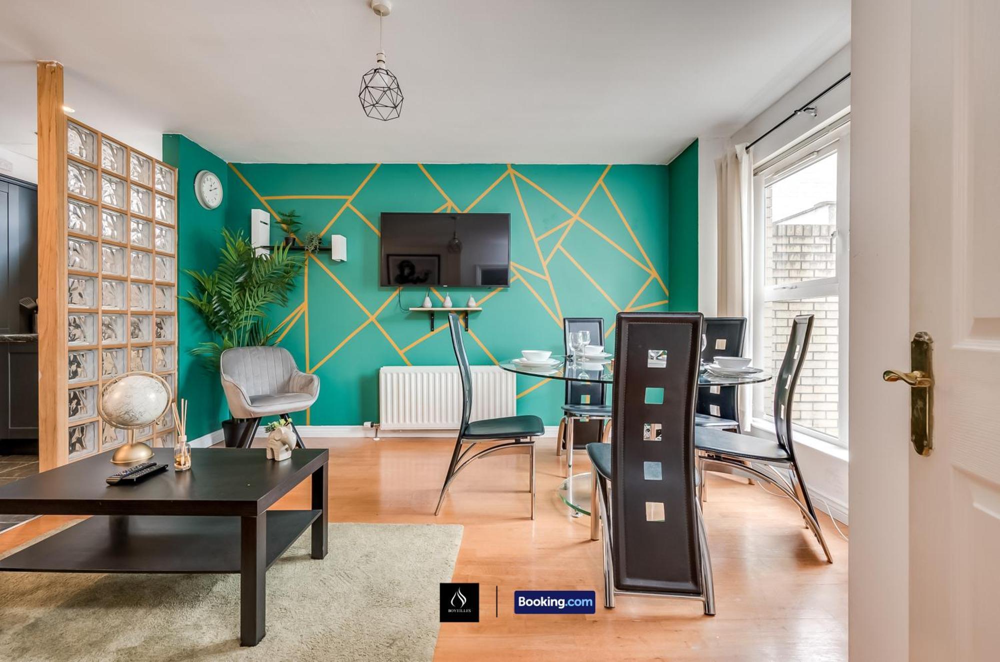 2 Bed House By Boyeilles Apartments Short Lets & Serviced Accommodation Belfast With Balcony & Free Parking Kültér fotó