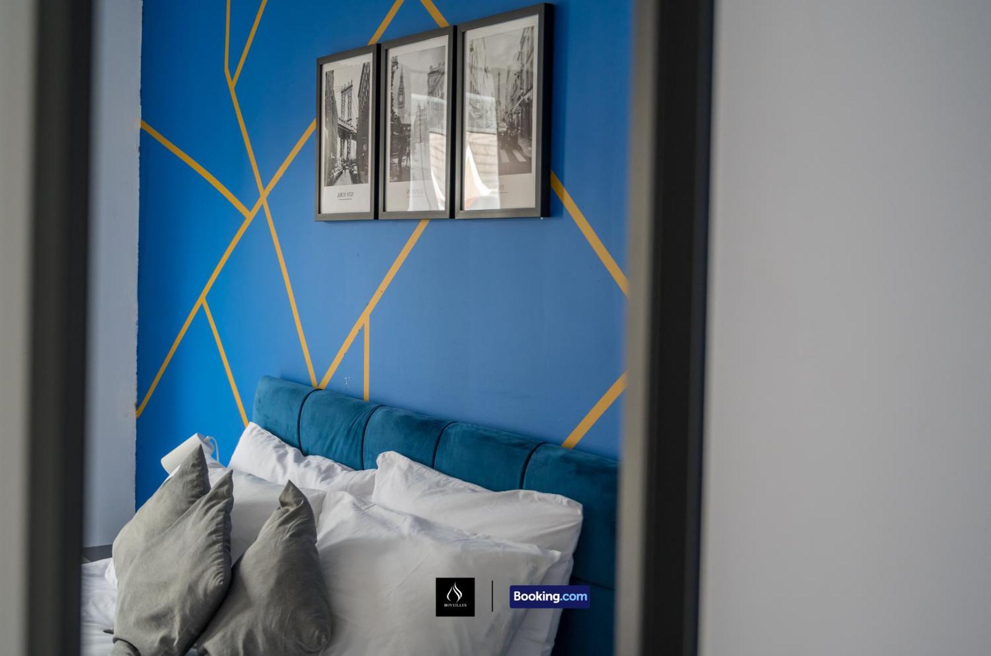2 Bed House By Boyeilles Apartments Short Lets & Serviced Accommodation Belfast With Balcony & Free Parking Kültér fotó