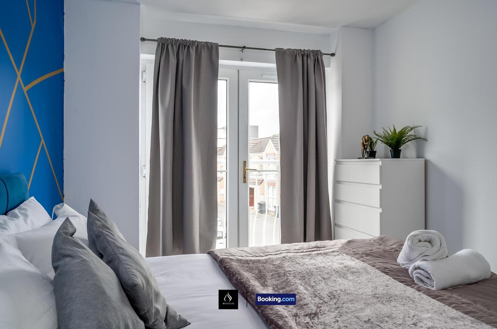 2 Bed House By Boyeilles Apartments Short Lets & Serviced Accommodation Belfast With Balcony & Free Parking Kültér fotó