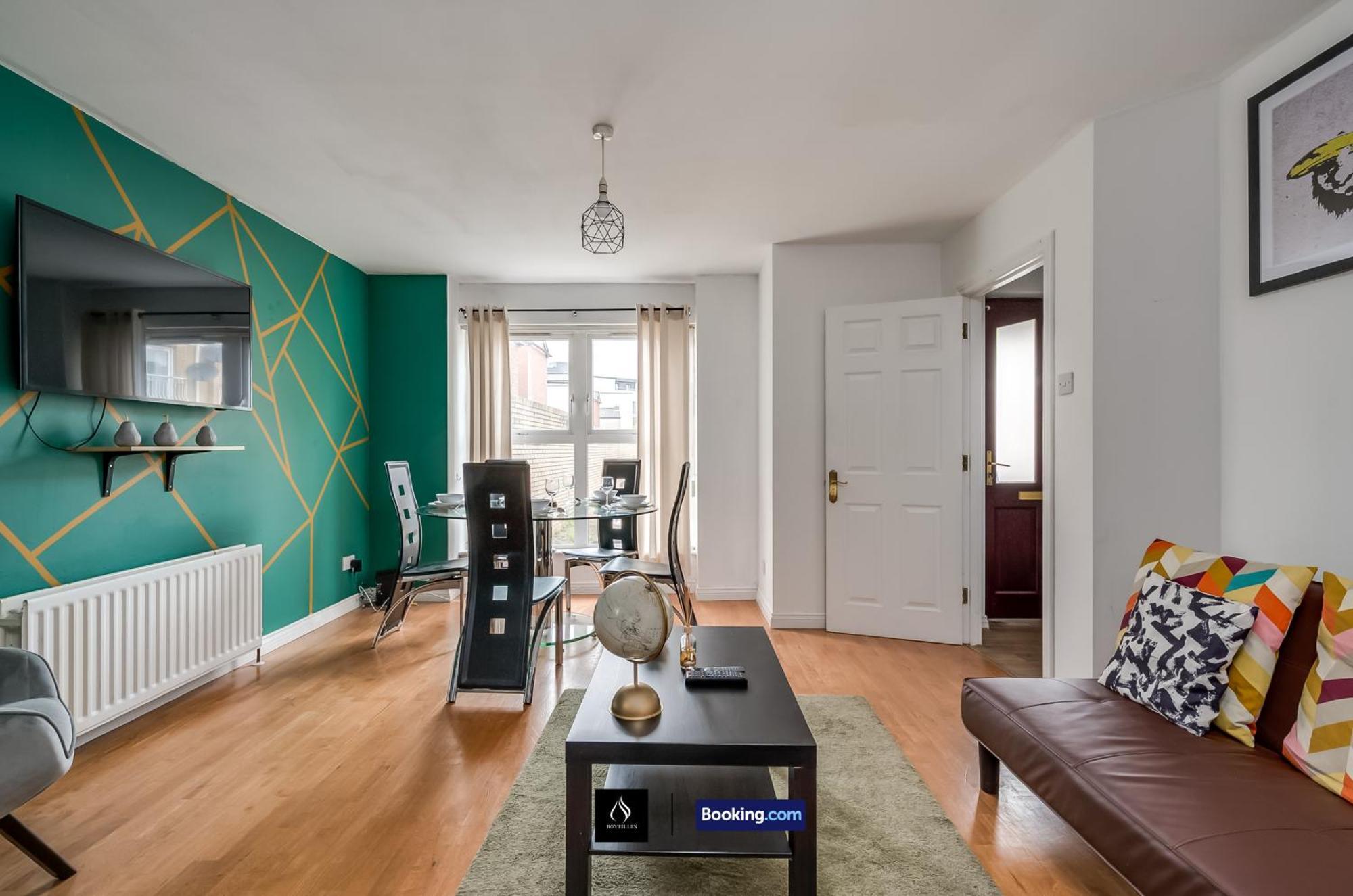 2 Bed House By Boyeilles Apartments Short Lets & Serviced Accommodation Belfast With Balcony & Free Parking Kültér fotó