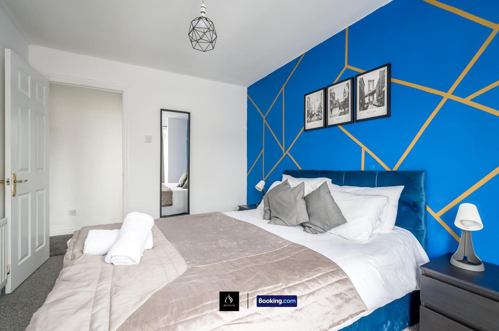2 Bed House By Boyeilles Apartments Short Lets & Serviced Accommodation Belfast With Balcony & Free Parking Kültér fotó