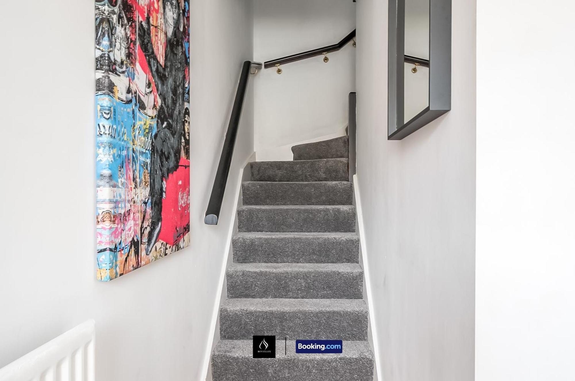 2 Bed House By Boyeilles Apartments Short Lets & Serviced Accommodation Belfast With Balcony & Free Parking Kültér fotó